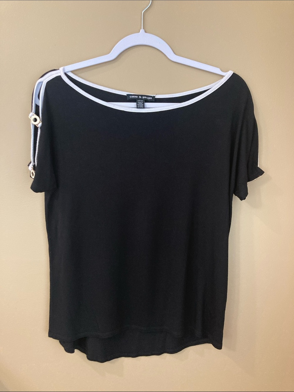 Cable & Gauge Black Short Sleeve Top with White Trim